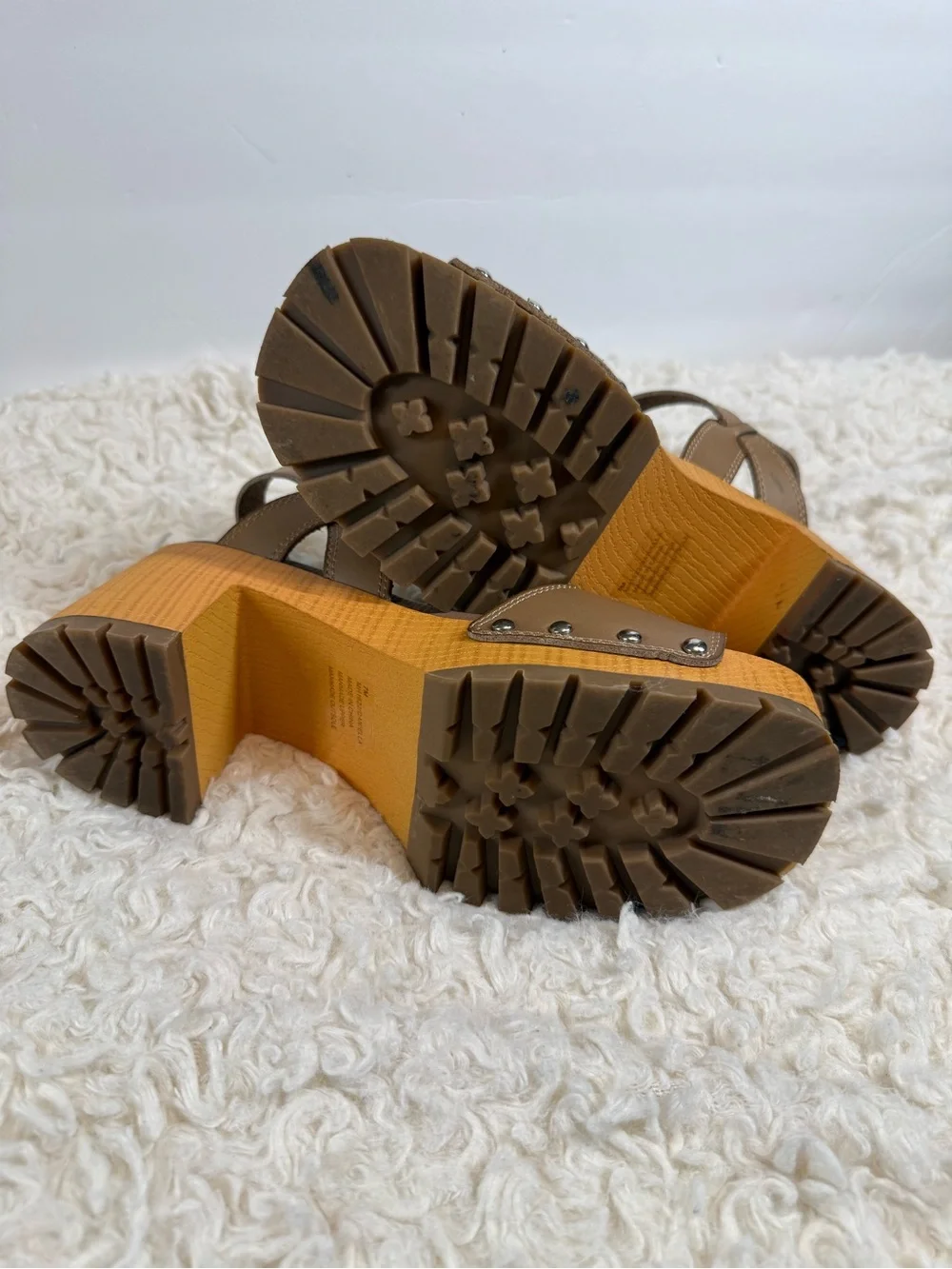 MÍA Brown Leather Block Heel Sandals with Adjustable Ankle Strap